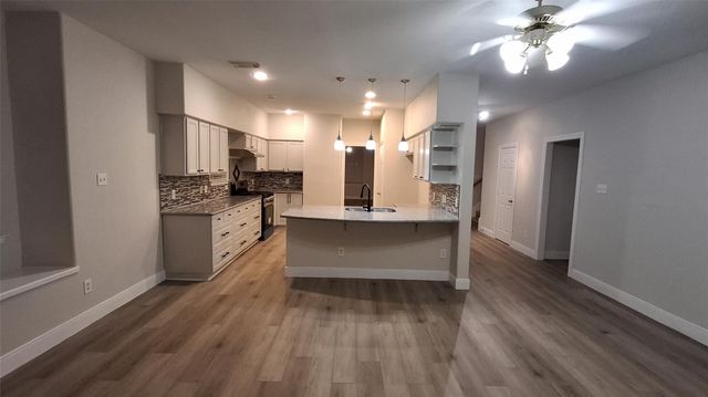 6887 Turtlewood Drive, Houston, TX 77072