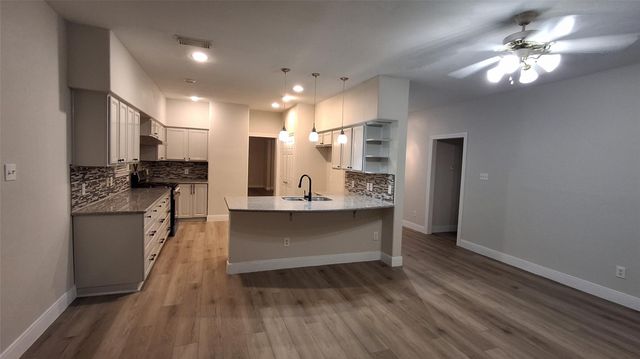 6887 Turtlewood Drive, Houston, TX 77072