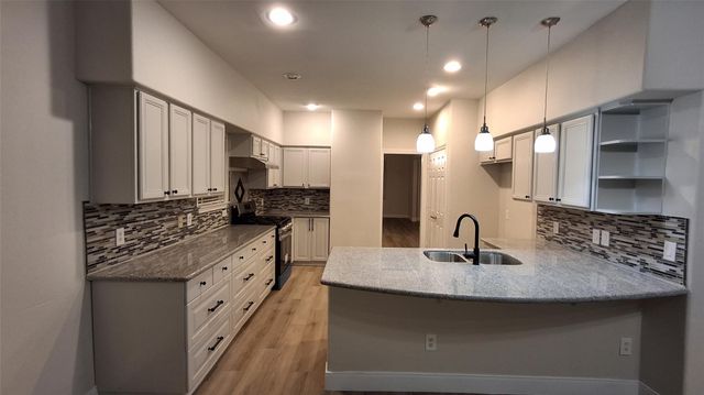 6887 Turtlewood Drive, Houston, TX 77072