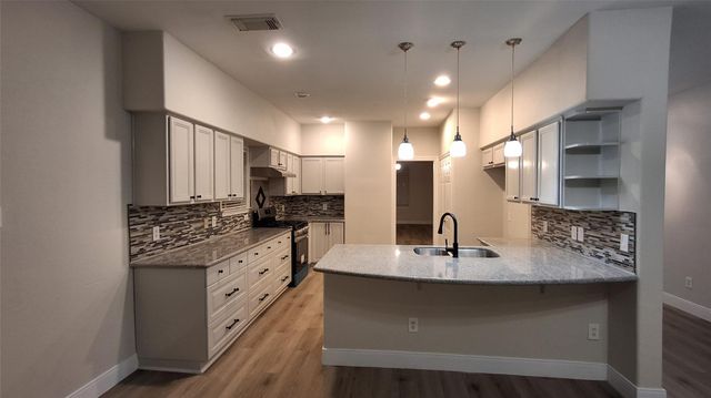 6887 Turtlewood Drive, Houston, TX 77072