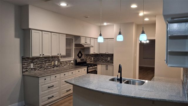 6887 Turtlewood Drive, Houston, TX 77072