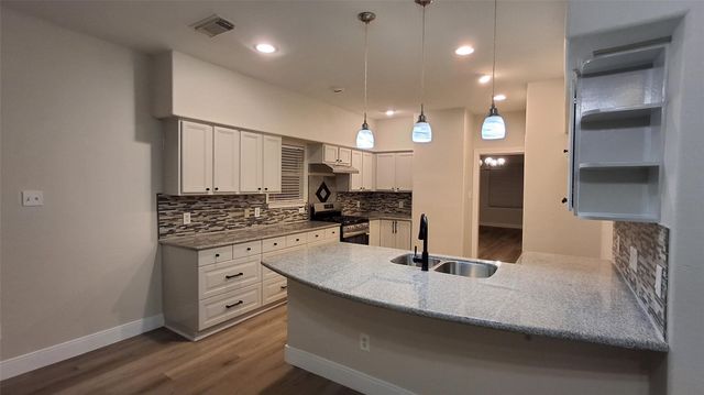 6887 Turtlewood Drive, Houston, TX 77072