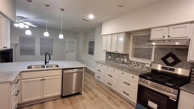 6887 Turtlewood Drive, Houston, TX 77072