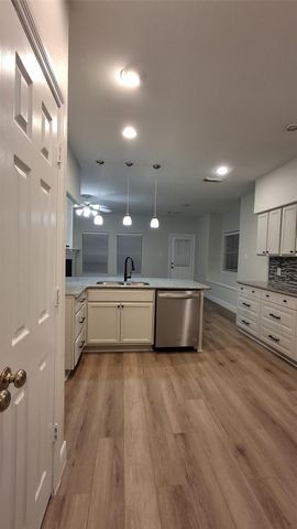 6887 Turtlewood Drive, Houston, TX 77072