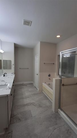 6887 Turtlewood Drive, Houston, TX 77072