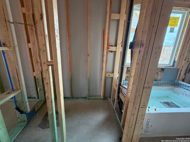 119 Peeps Ct., Adkins, TX 78101