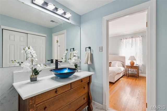 7532 Byron Place 2, Clayton, MO 63105