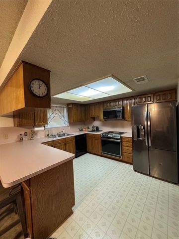 6504 Eldorado Drive, Arlington, TX 76001