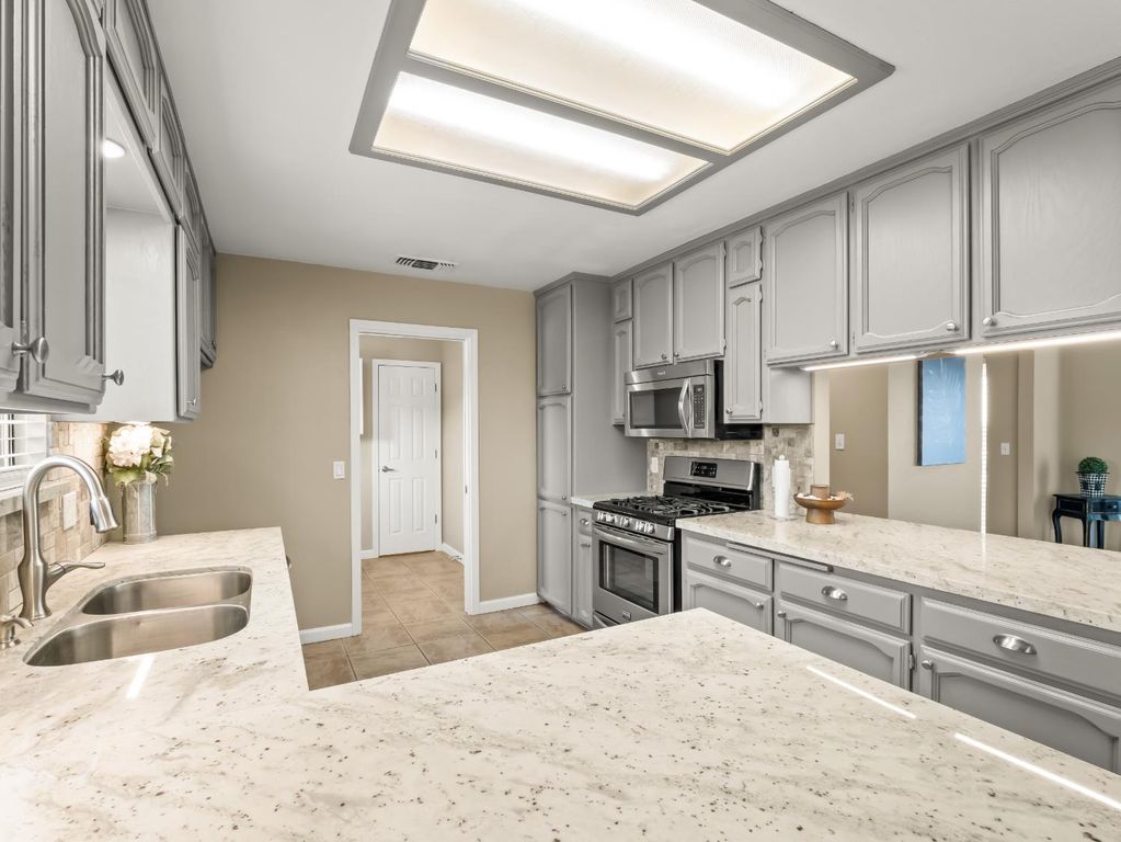 Image 13 of property listing at 35297 Avenue 12 1/2, Madera, CA 93636