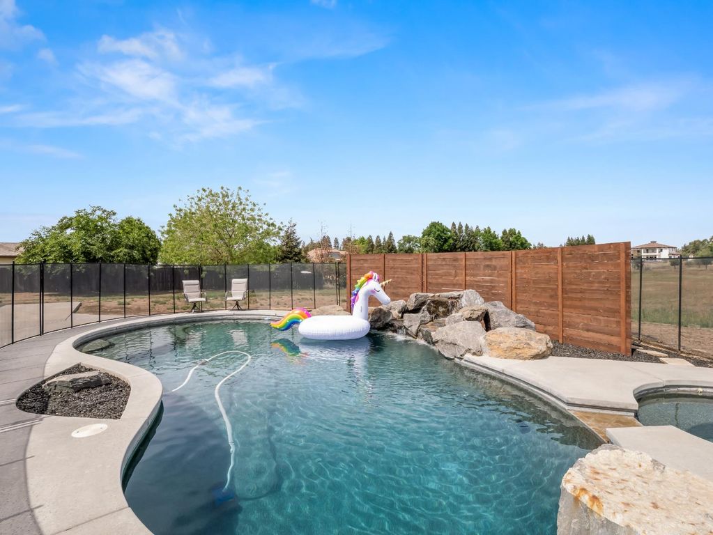 Image 31 of property listing at 35297 Avenue 12 1/2, Madera, CA 93636