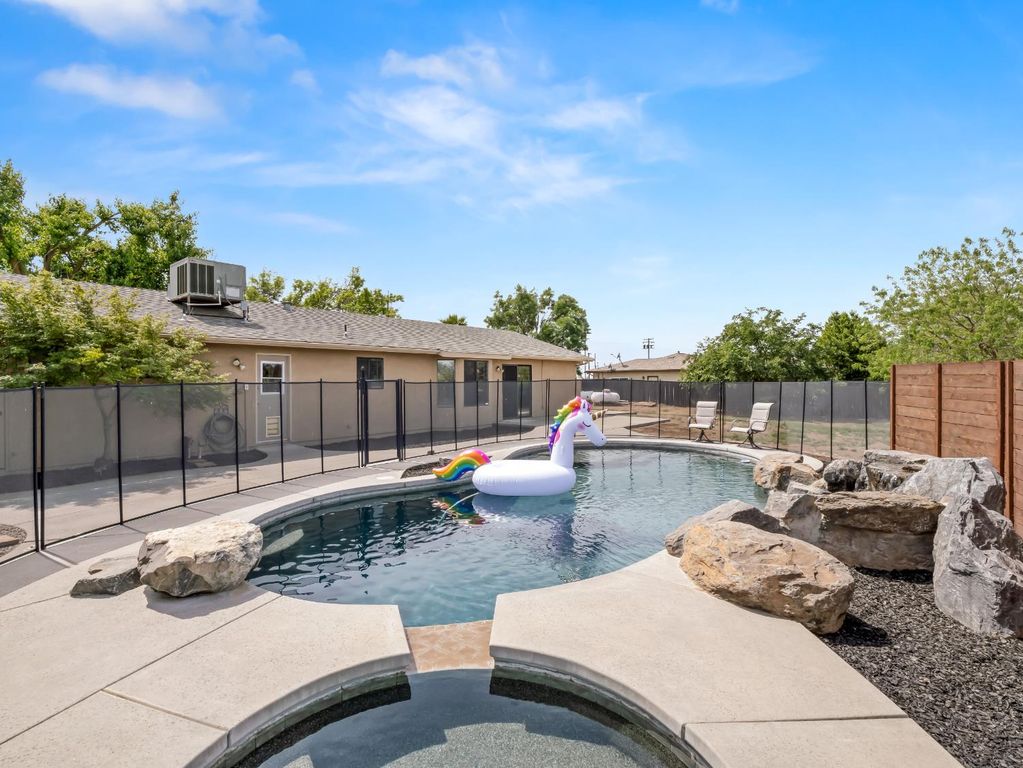 Image 32 of property listing at 35297 Avenue 12 1/2, Madera, CA 93636