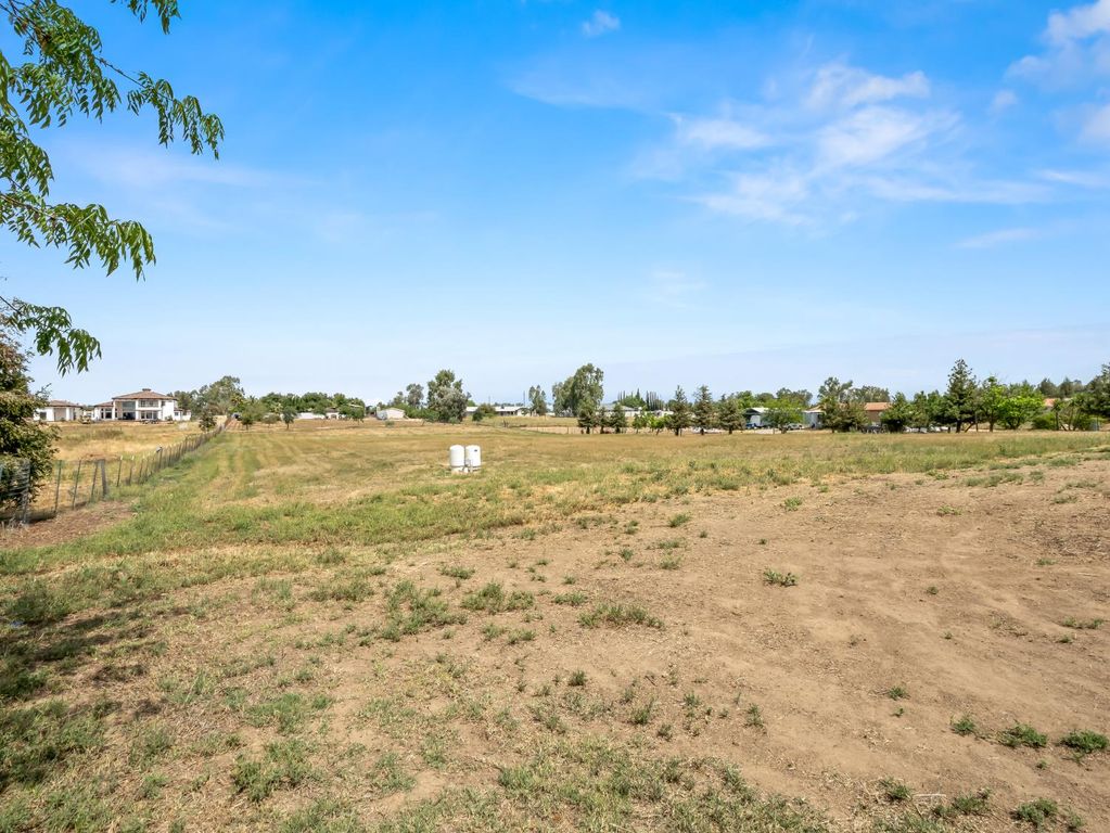 Image 34 of property listing at 35297 Avenue 12 1/2, Madera, CA 93636