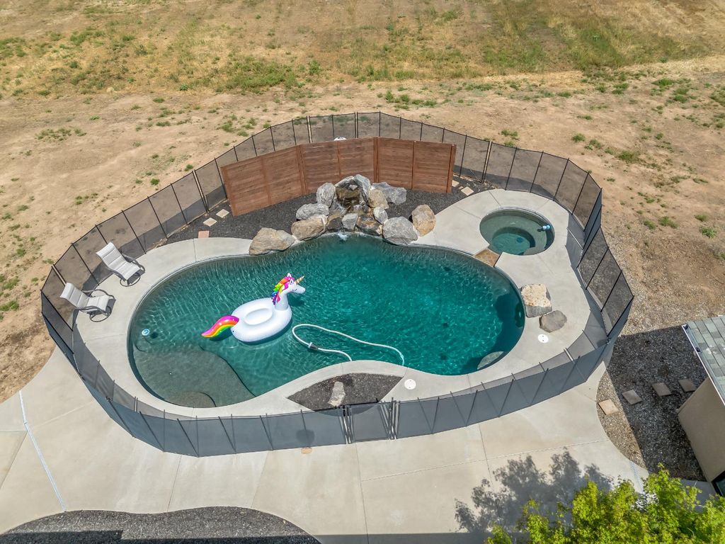 Image 38 of property listing at 35297 Avenue 12 1/2, Madera, CA 93636