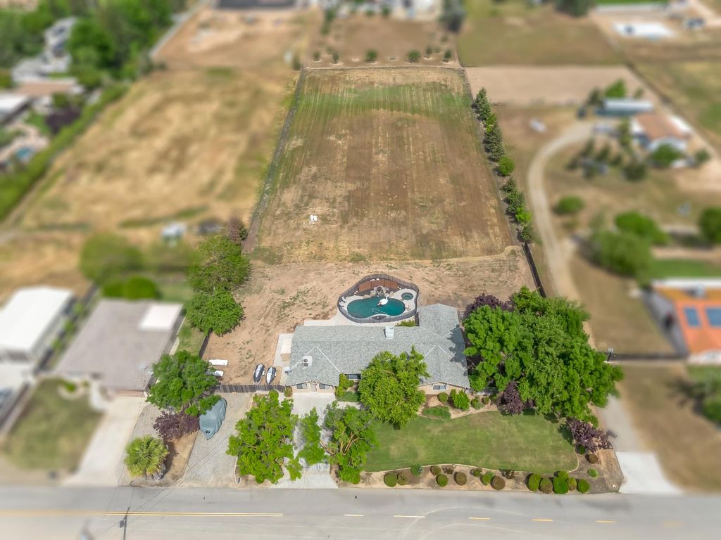Image 39 of property listing at 35297 Avenue 12 1/2, Madera, CA 93636