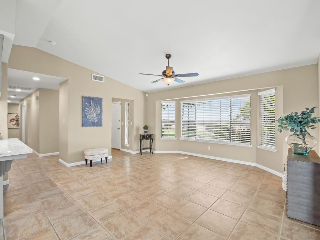 Image 4 of property listing at 35297 Avenue 12 1/2, Madera, CA 93636