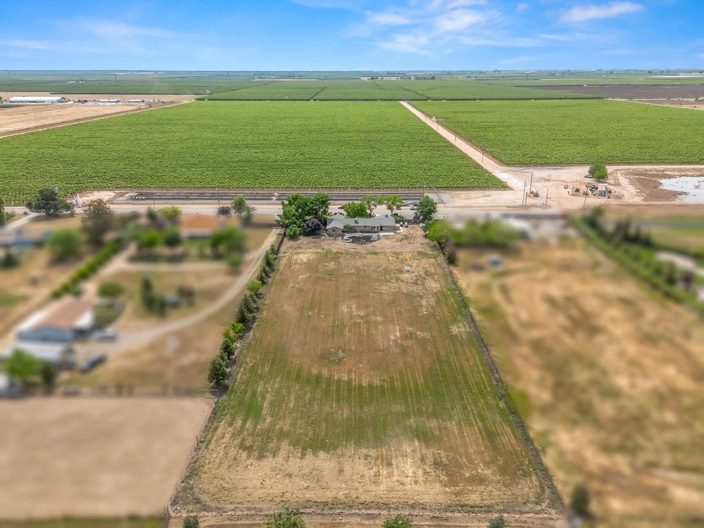 Image 40 of property listing at 35297 Avenue 12 1/2, Madera, CA 93636