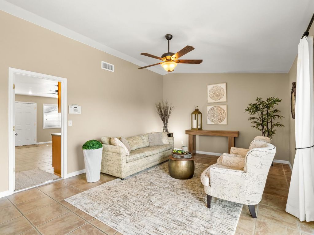 Image 7 of property listing at 35297 Avenue 12 1/2, Madera, CA 93636