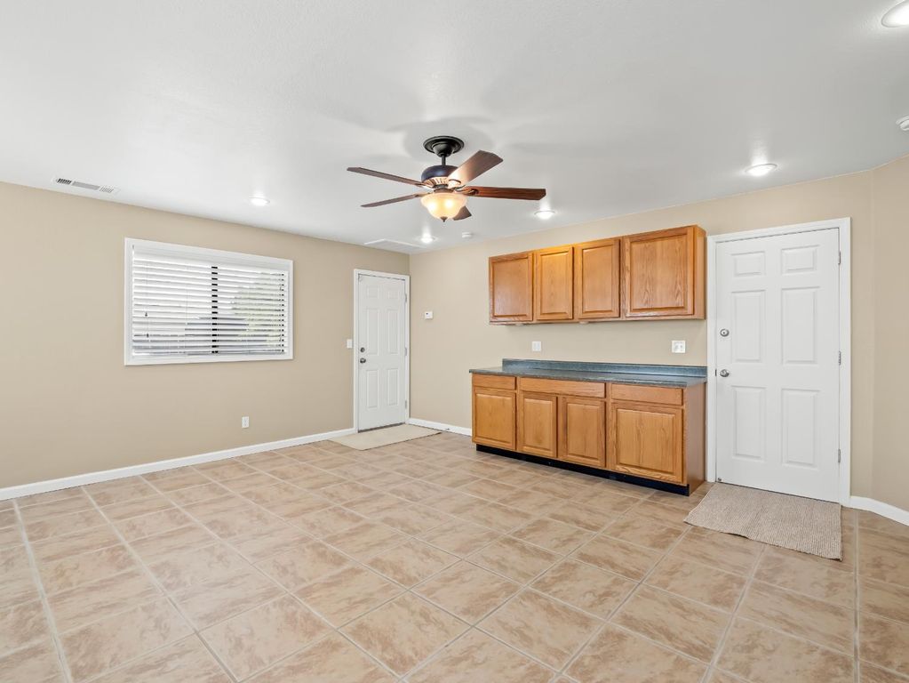 Image 8 of property listing at 35297 Avenue 12 1/2, Madera, CA 93636