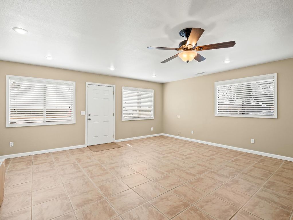 Image 9 of property listing at 35297 Avenue 12 1/2, Madera, CA 93636