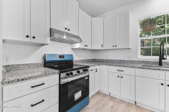 810 SW Spring Drive, Knoxville, TN 37920
