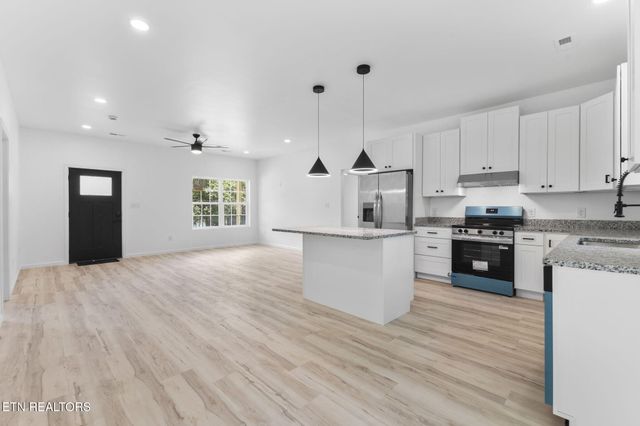 810 SW Spring Drive, Knoxville, TN 37920