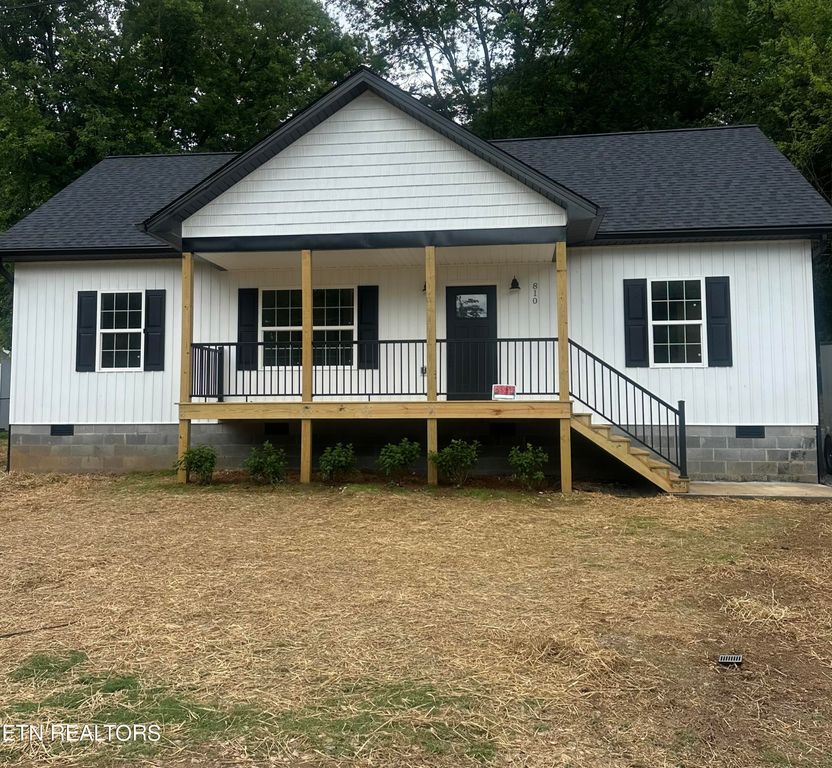 810 SW Spring Drive, Knoxville, TN 37920