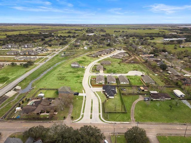148 Bayou Bend Boulevard, Angleton, TX 77515