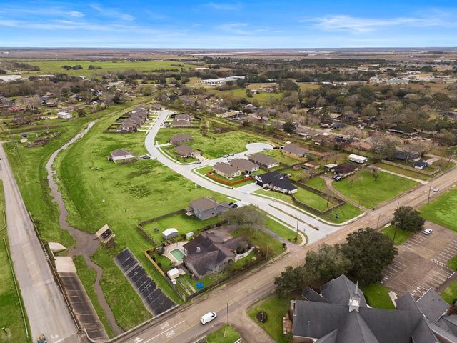 148 Bayou Bend Boulevard, Angleton, TX 77515