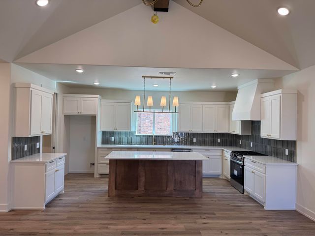 1213 N 6th Street, Wolfforth, TX 79382