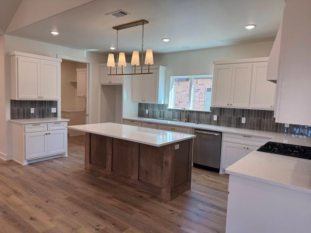 1213 N 6th Street, Wolfforth, TX 79382