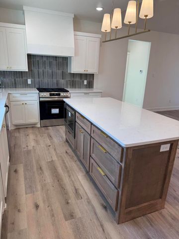 1213 N 6th Street, Wolfforth, TX 79382