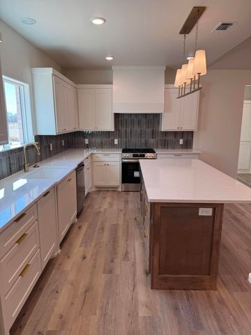 1213 N 6th Street, Wolfforth, TX 79382