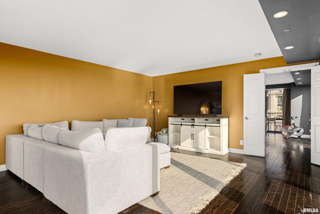 123 SW JEFFERSON Avenue E17A-B, Peoria, IL 61602