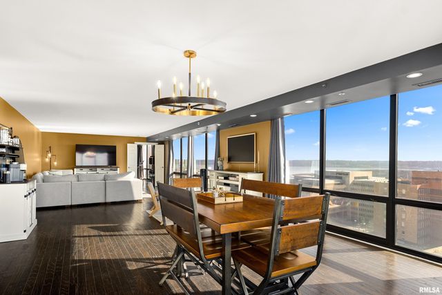 123 SW JEFFERSON Avenue E17A-B, Peoria, IL 61602