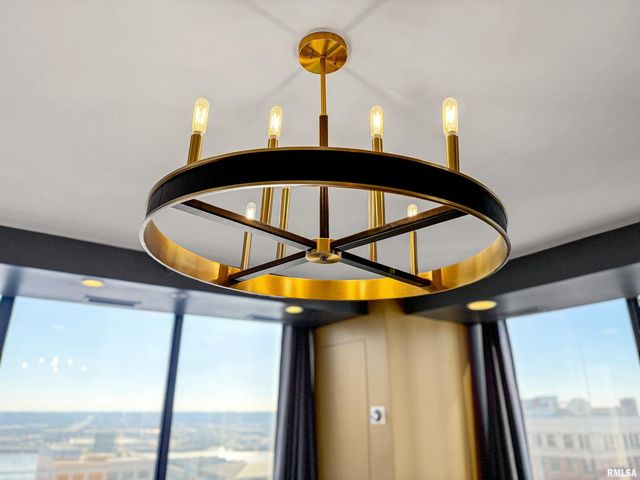 123 SW JEFFERSON Avenue E17A-B, Peoria, IL 61602