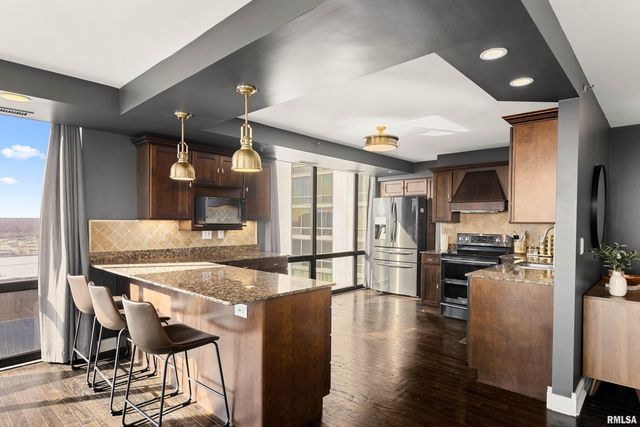 123 SW JEFFERSON Avenue E17A-B, Peoria, IL 61602