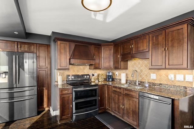 123 SW JEFFERSON Avenue E17A-B, Peoria, IL 61602