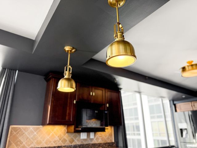 123 SW JEFFERSON Avenue E17A-B, Peoria, IL 61602