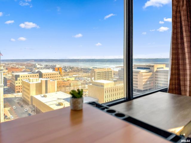 123 SW JEFFERSON Avenue E17A-B, Peoria, IL 61602