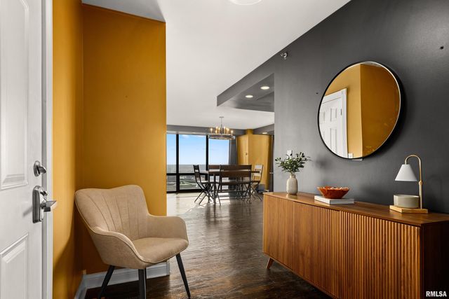 123 SW JEFFERSON Avenue E17A-B, Peoria, IL 61602