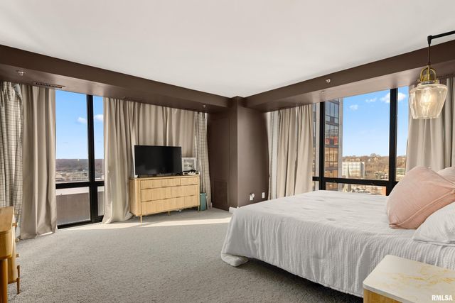 123 SW JEFFERSON Avenue E17A-B, Peoria, IL 61602