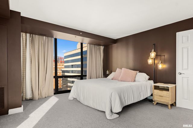 123 SW JEFFERSON Avenue E17A-B, Peoria, IL 61602