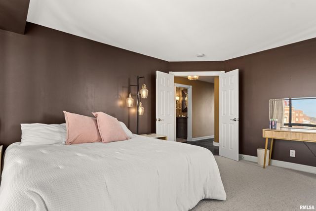 123 SW JEFFERSON Avenue E17A-B, Peoria, IL 61602