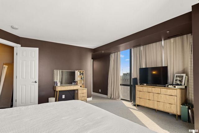 123 SW JEFFERSON Avenue E17A-B, Peoria, IL 61602