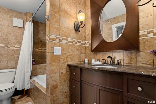 123 SW JEFFERSON Avenue E17A-B, Peoria, IL 61602