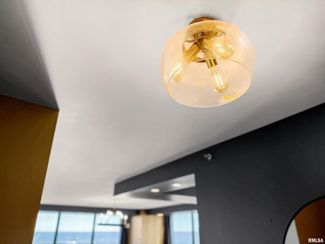 123 SW JEFFERSON Avenue E17A-B, Peoria, IL 61602