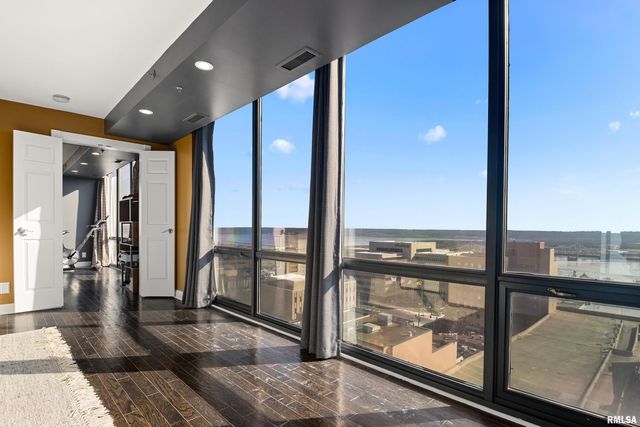 123 SW JEFFERSON Avenue E17A-B, Peoria, IL 61602