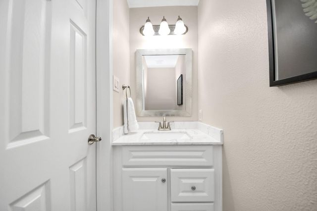 2002 Thorncrest Court, Sugar Land, TX 77479