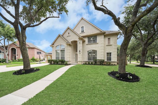 2002 Thorncrest Court, Sugar Land, TX 77479