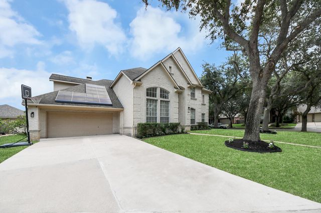 2002 Thorncrest Court, Sugar Land, TX 77479